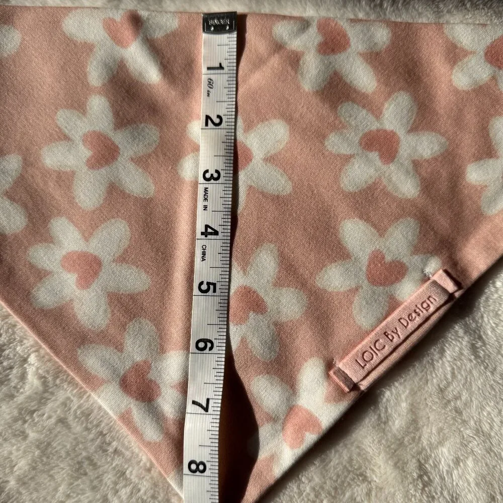 NWT Loic by Design Daisy Heart Pattern Dog Bandana for Valentine's Day, Pink, M